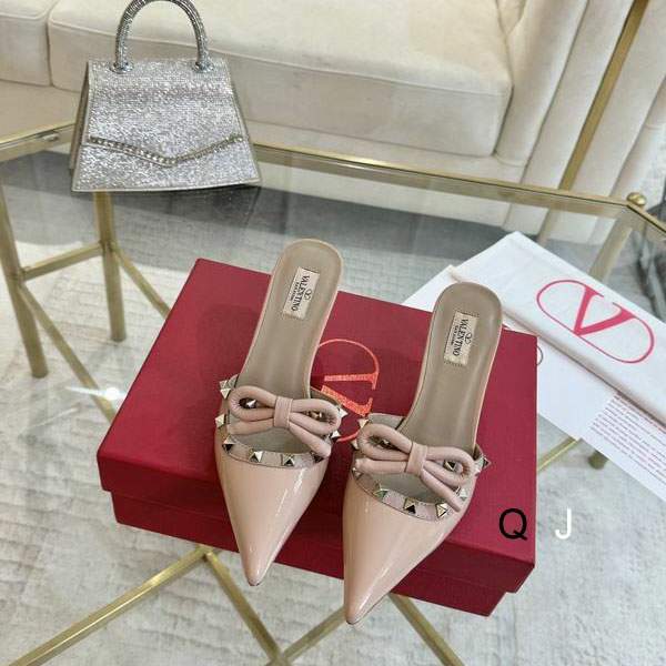 Picture of Valentino Shoes _SKUValentinosz35-406CMJ110120236
